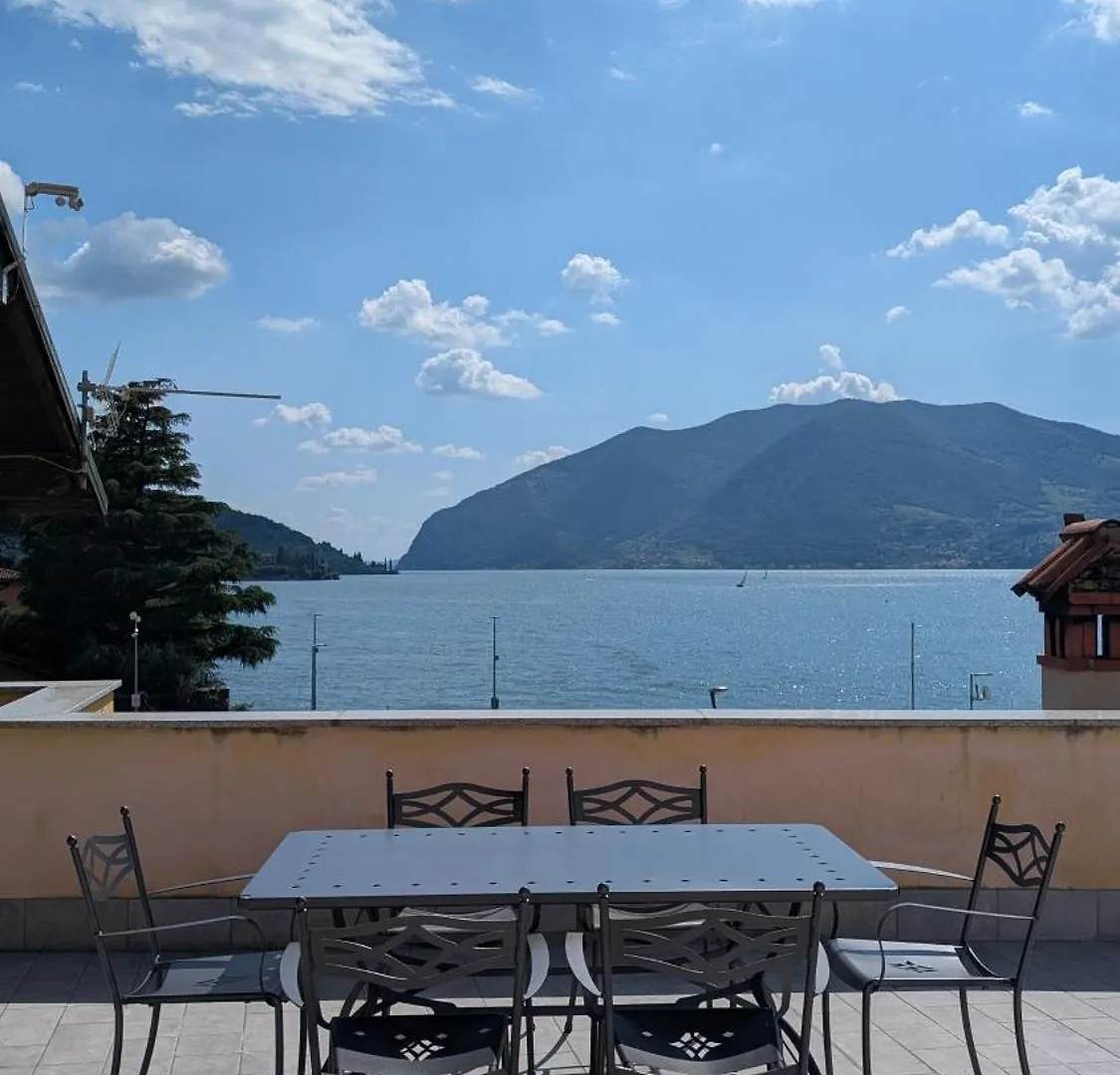 Attico Vittoria Villa Marone 0*,